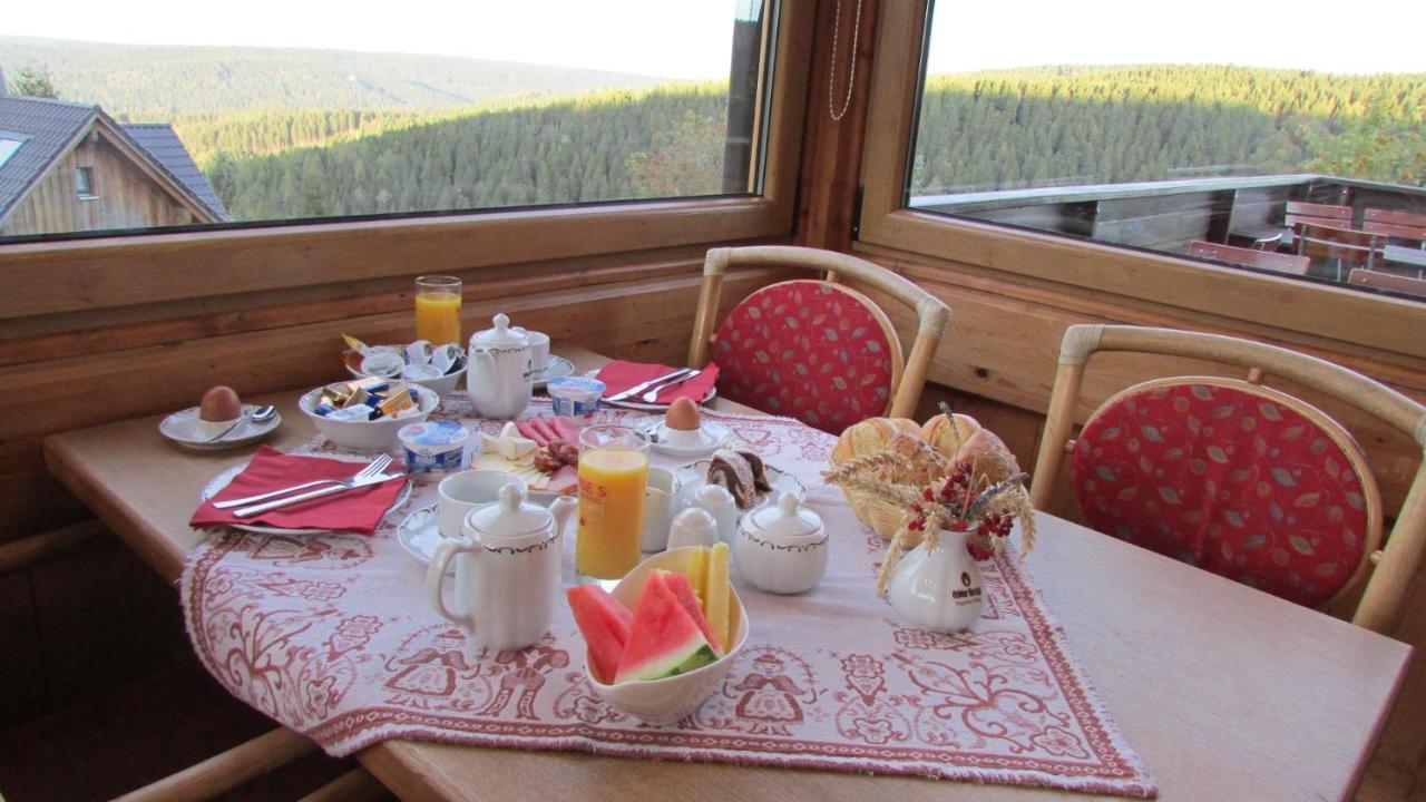 Berggasthaus & Pension Schoene Aussicht Клінґенталь Екстер'єр фото
