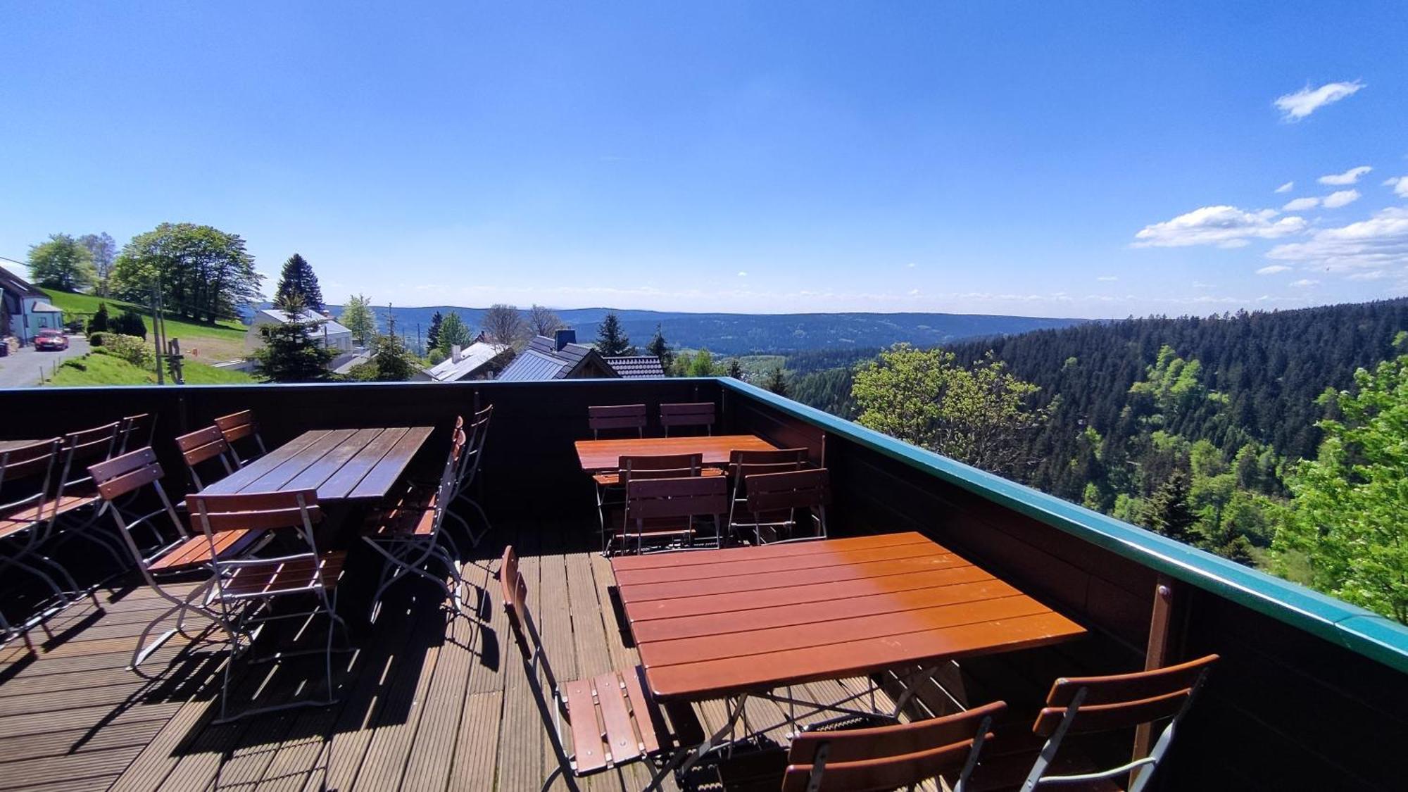 Berggasthaus & Pension Schoene Aussicht Клінґенталь Екстер'єр фото